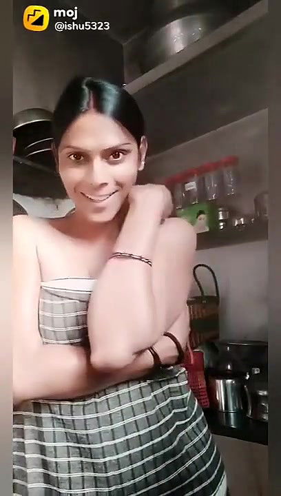 Desi cute girl hot Boobs show