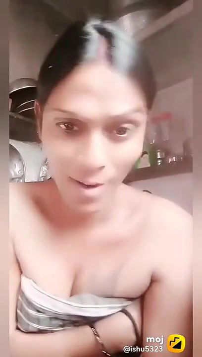 Desi cute girl hot Boobs show
