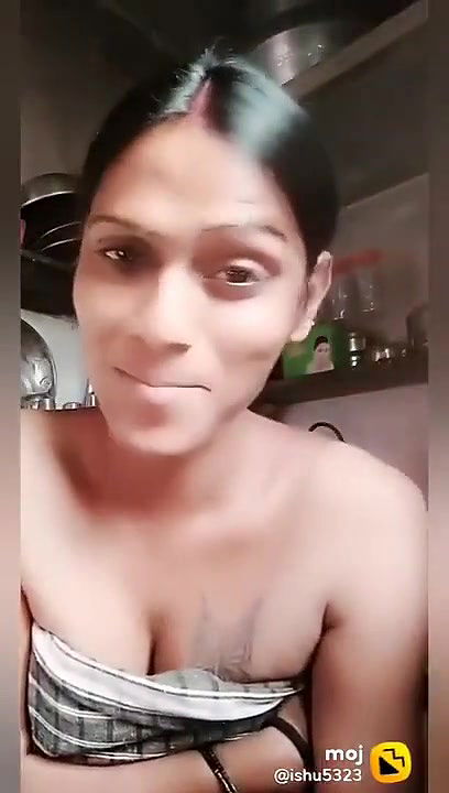 Desi cute girl hot Boobs show