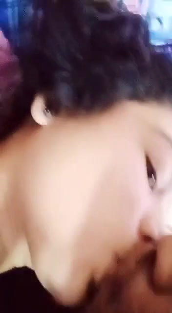 Cute girl liplock clip leaked