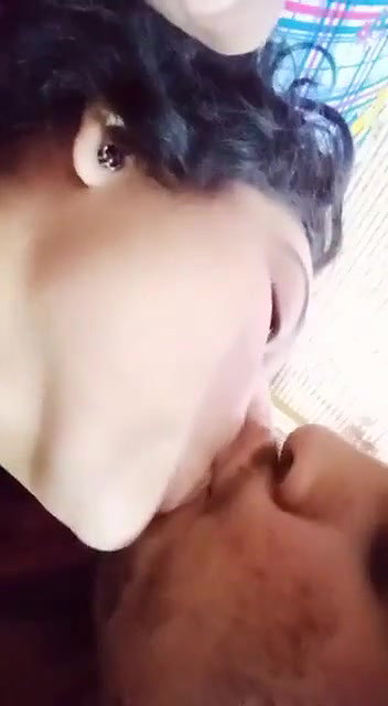 Cute girl liplock clip leaked