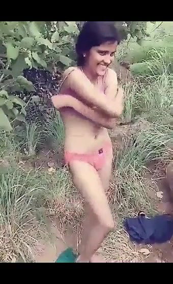 TAMIL TEEN SLIM GIRL SEXY SHOWING MMS