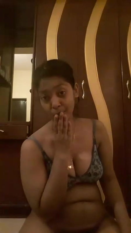 MOST REQUEST INDIAN HOT SEXY FACE GIRL WITH HUNGRY EXPRESSIONS