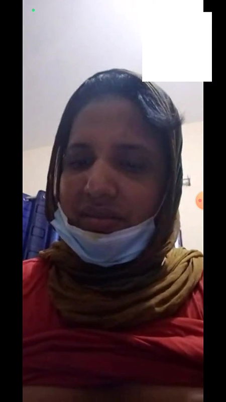 Married Bhabi Showing and Fingering