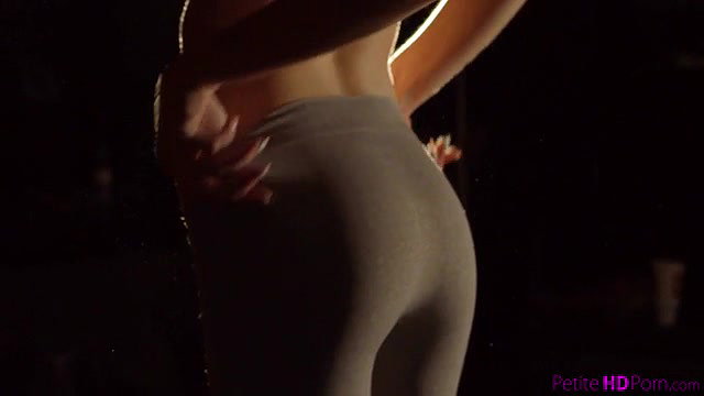 petitehdporn sex at the gym long
