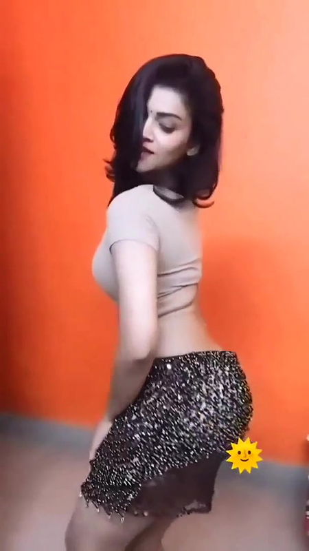 UNKNOWN BABE SEXY MOVES