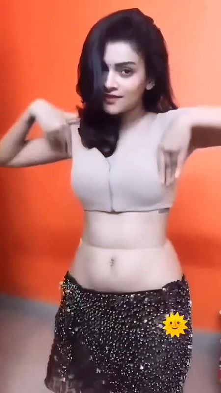 UNKNOWN BABE SEXY MOVES