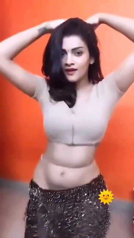 UNKNOWN BABE SEXY MOVES