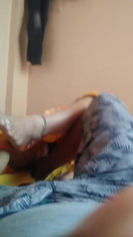 Devar Giving feet orgasam to his bhabhis pinky pussy