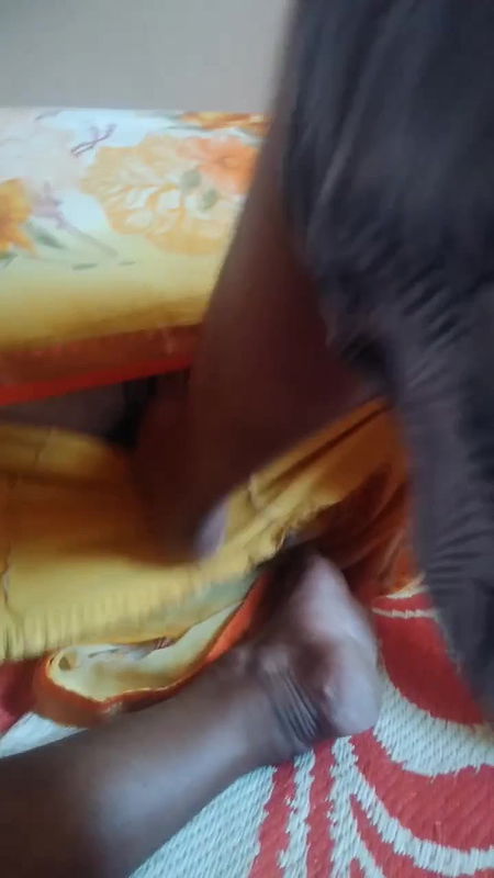 Devar Giving feet orgasam to his bhabhis pinky pussy