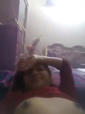 Cute desi Girl Showing And Fingering