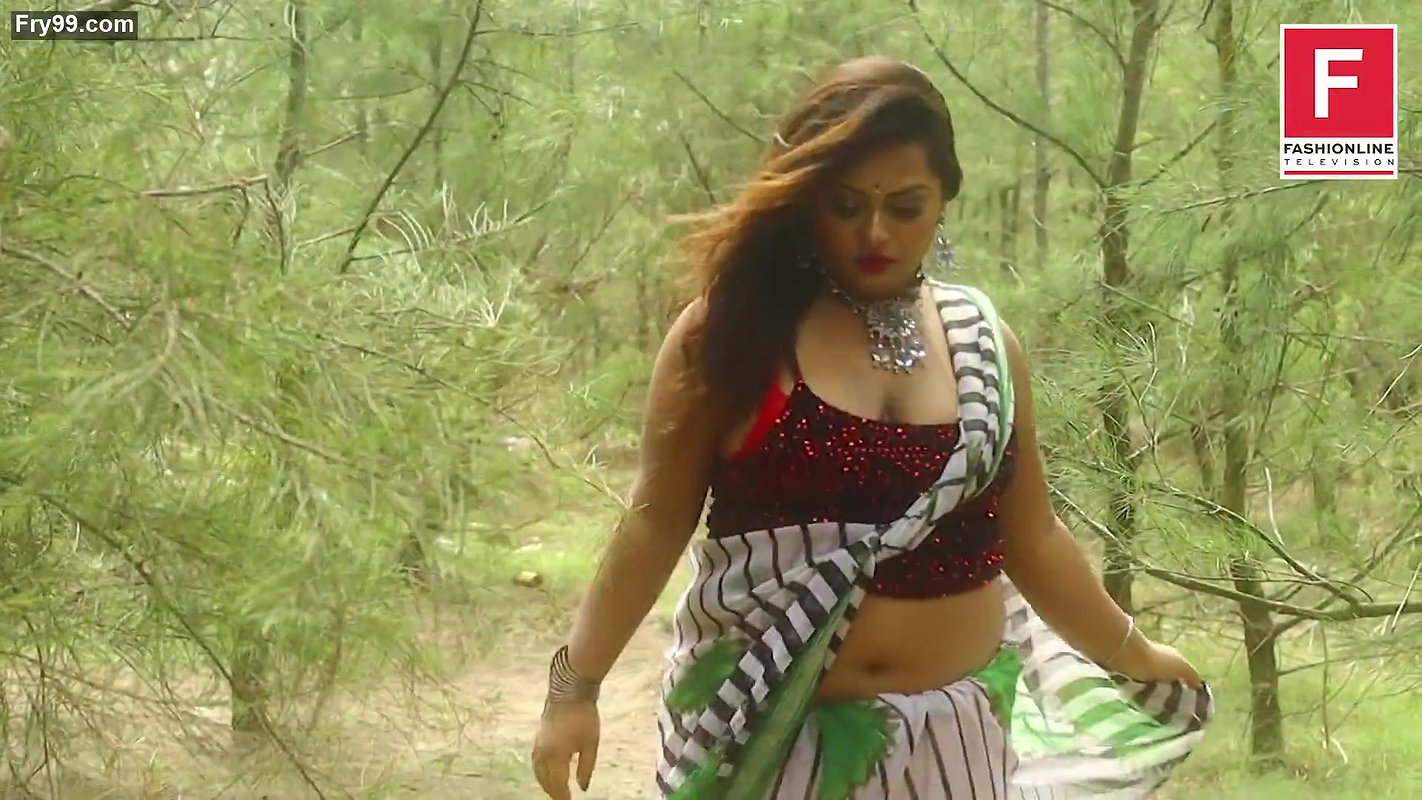 Poulami saree lover saree navel armpit blouse naari nandini nayek saree fashion