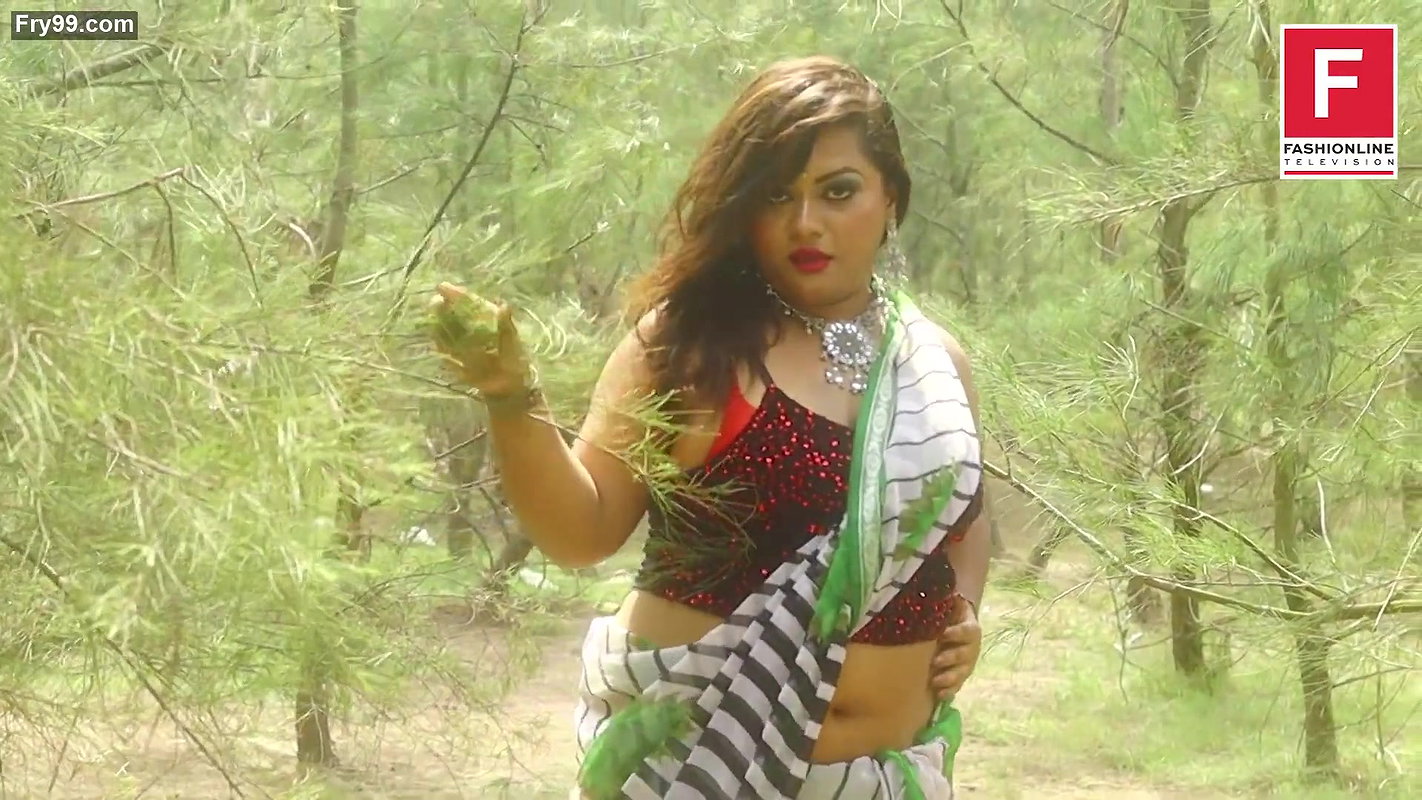 Poulami saree lover saree navel armpit blouse naari nandini nayek saree fashion