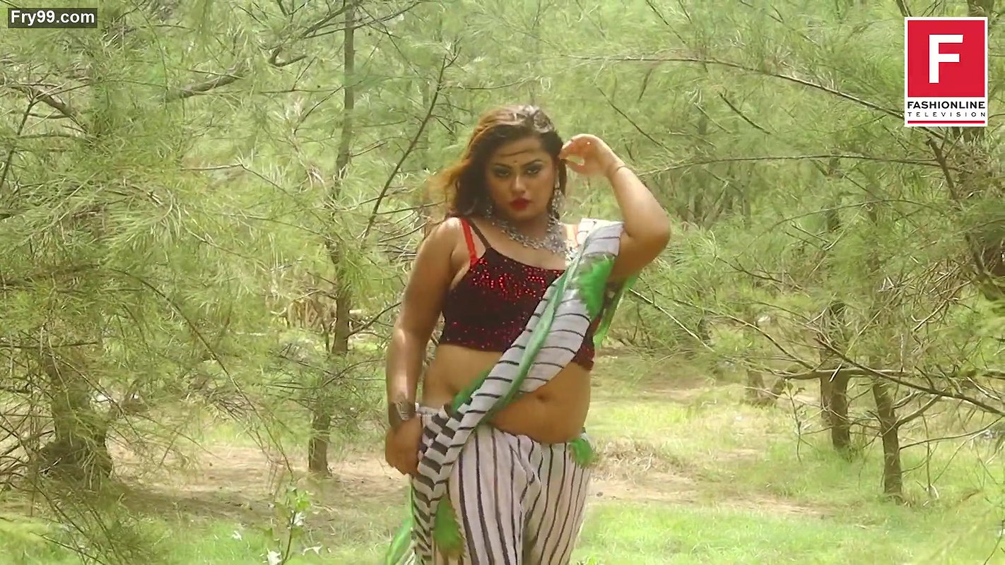 Poulami saree lover saree navel armpit blouse naari nandini nayek saree fashion