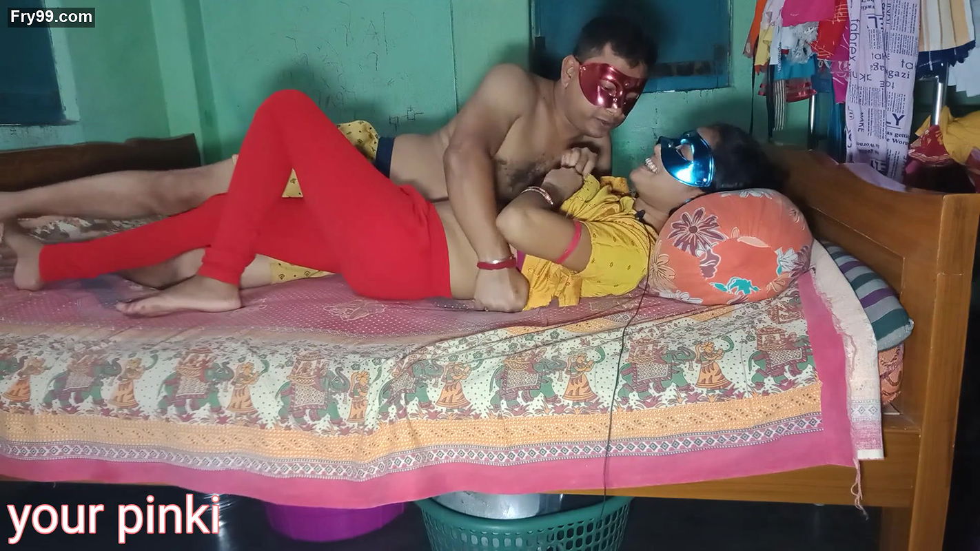 Bangali pinki vabi ko mast choda davor ne payer se.