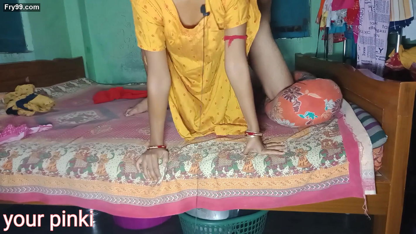 Bangali pinki vabi ko mast choda davor ne payer se.