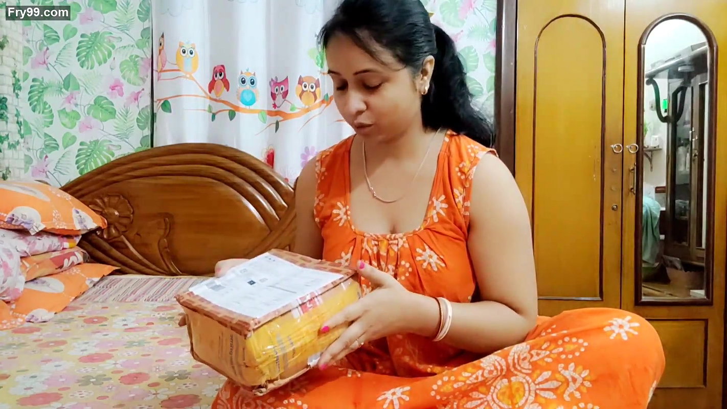 Sumi -Evening snacks ke sath gift unboxing dost ne veja favourite gift