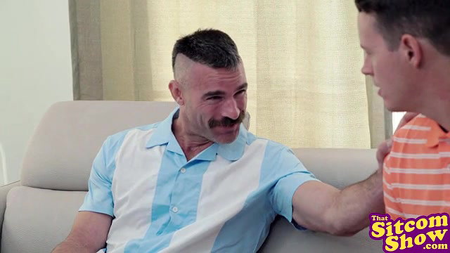 thatsitcomshow two men and an xxx show im not touching anything long