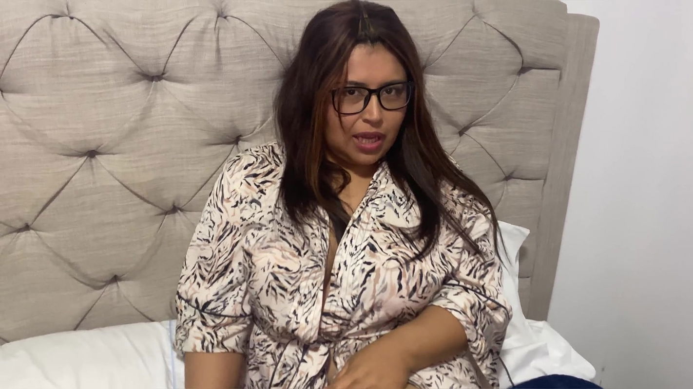 I CAUGHT MY STEPMOM BY SURPRISE AND I ENDED UP CUM IN HER MOUTH!