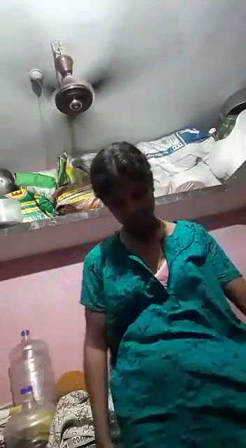 Mallu bhabhi dress changing self recording mms