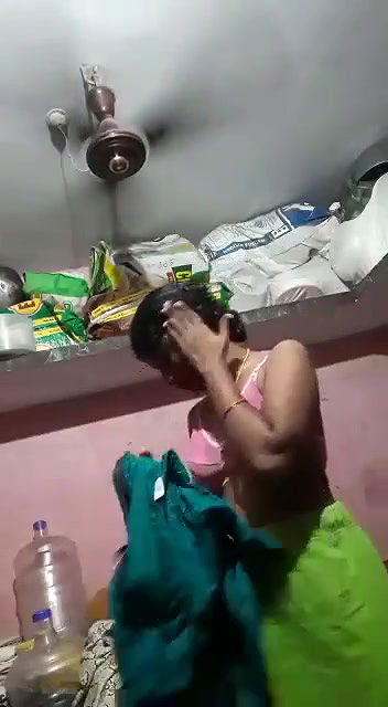 Mallu bhabhi dress changing self recording mms