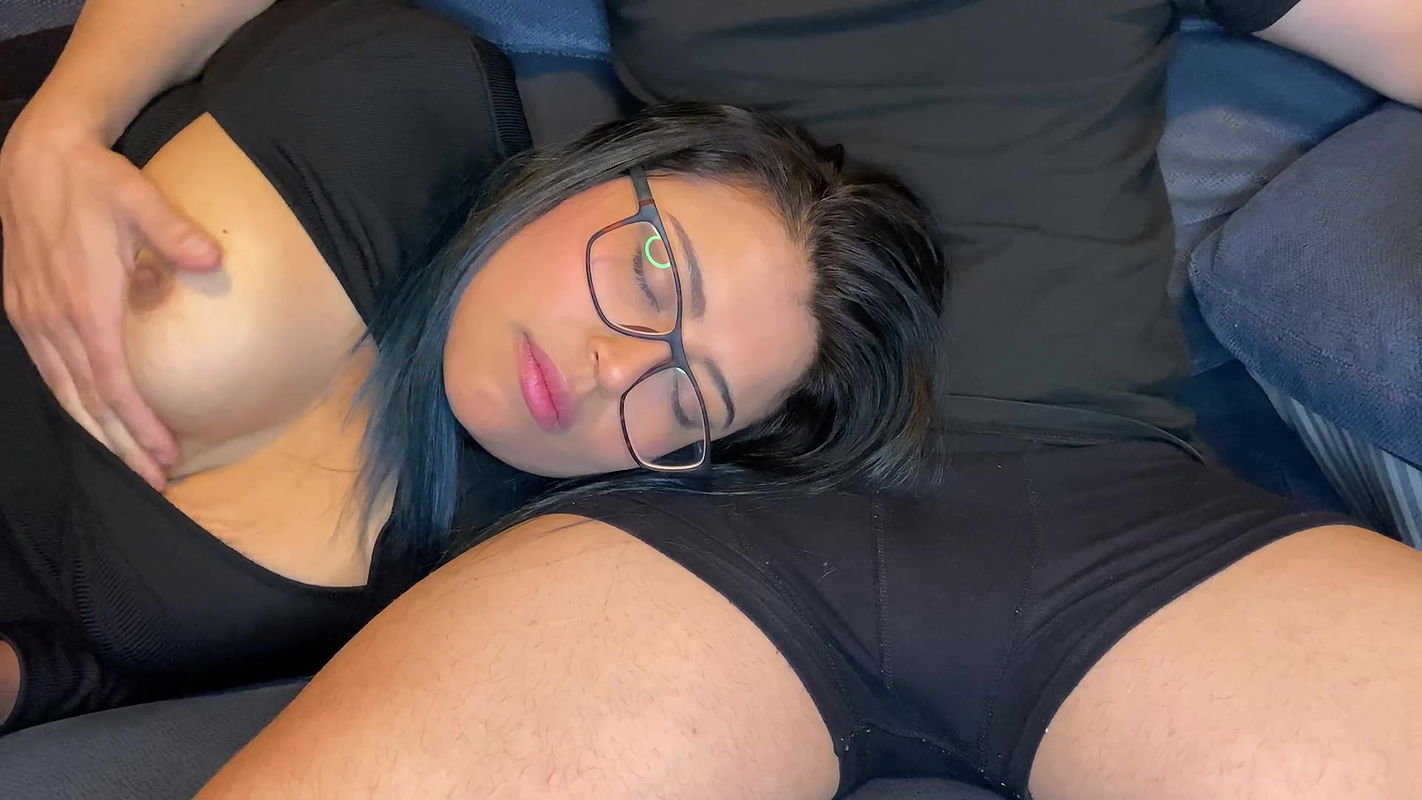 I WAKE UP MY STEPMOM BY PLAYING AND FUCKING HER MOUTH! 4k