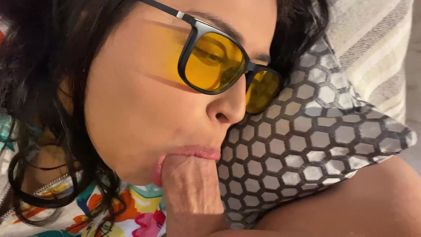 MY STEPMOM WAKES UP WITH A COCK IN HER MOUTH! 4k MAMICOLOMBIANA