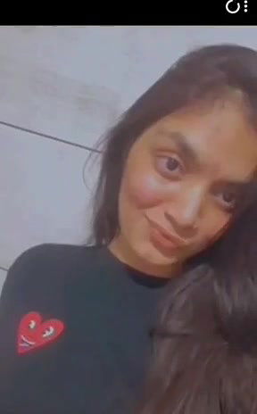 Sexy Desi Girl Showing Boobs