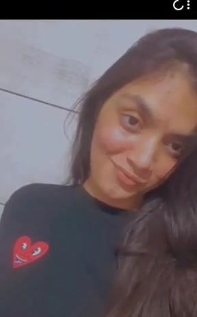 Sexy Desi Girl Showing Boobs