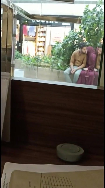 Smooching at public place