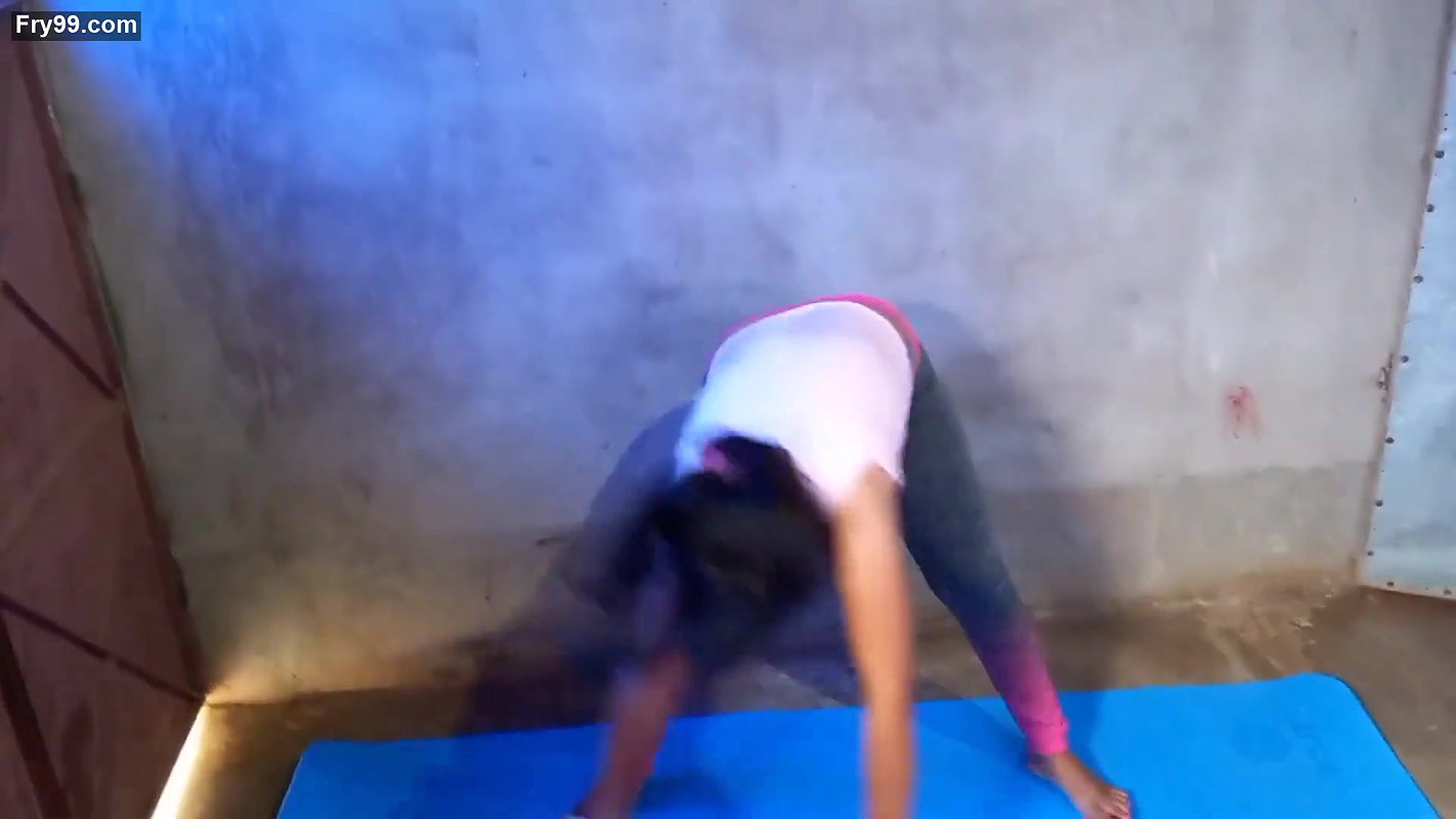 Easy workoutfull body warmup easyworkoutwarmup pampatesty kitchen yoga vlog