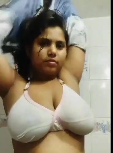 Desi Girl Showing Her Bigboob And Pussy