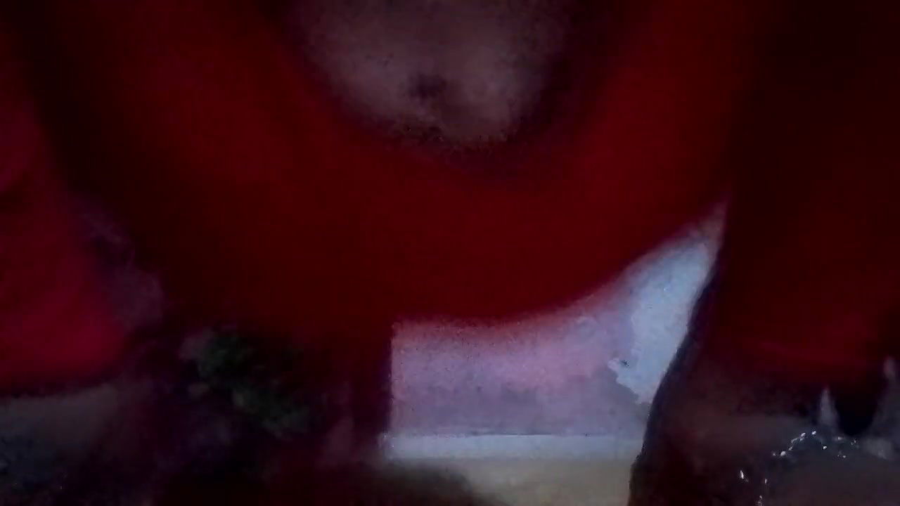 Desi bhabhi apne chut me mota broom se kudai kiya