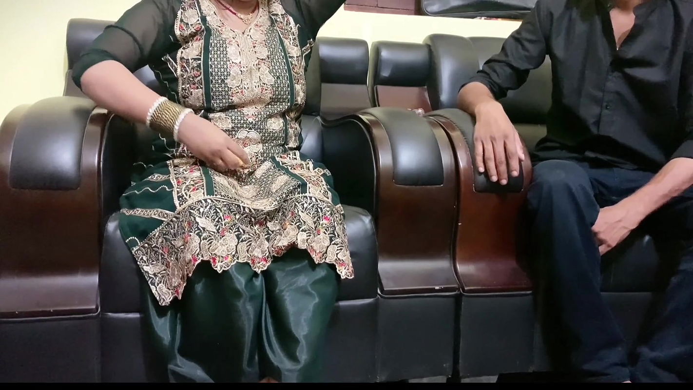 Bhojpuri Bhabhi- I complimented my lovely sister-in-law and convinced her to fuck her with love