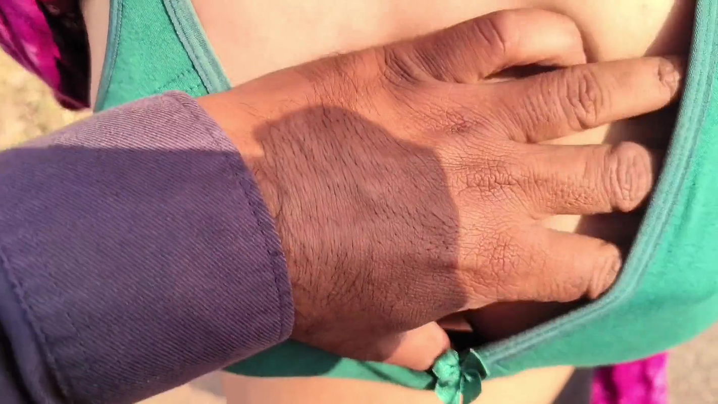 Indian girl fucked outdoor hard by his Boyfriend, Desi HD SEX video