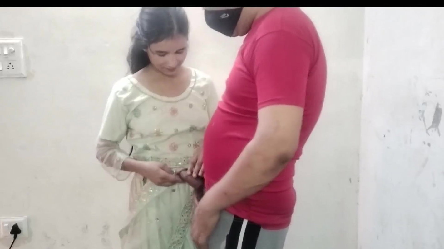 Indian step sister ko akele me pakar ke pel diya