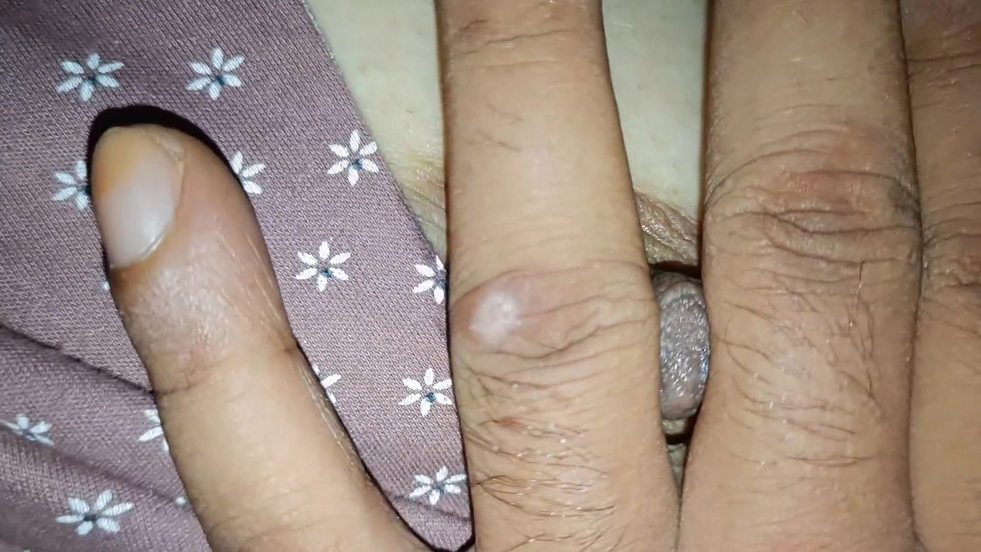 Silent lover checking out his chubby bhabhiji