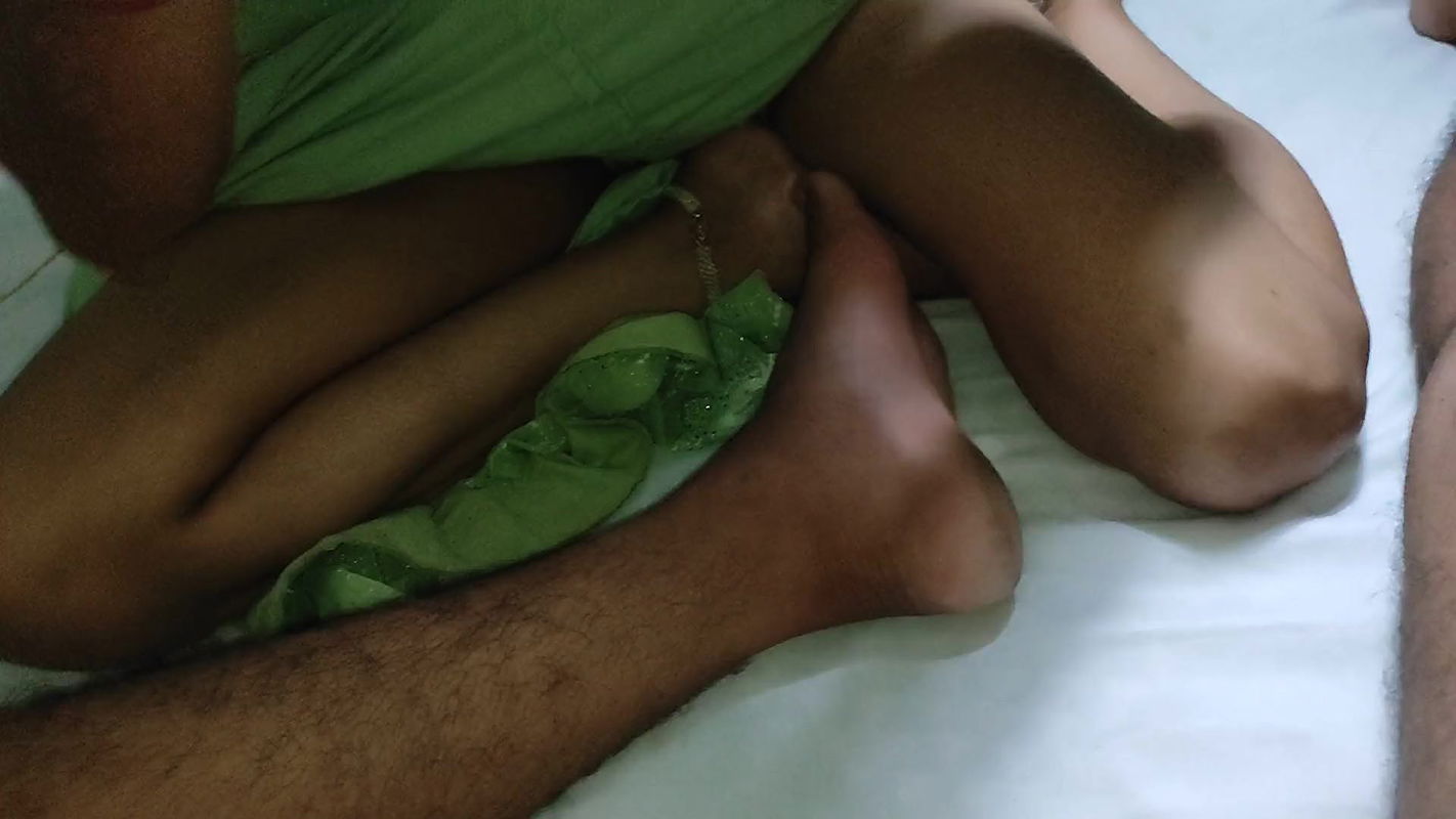 Hot bhabhi in green sari desi fuck