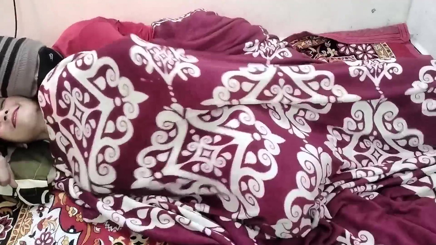 Soyi hui step sister ko pichhe se chodne lga