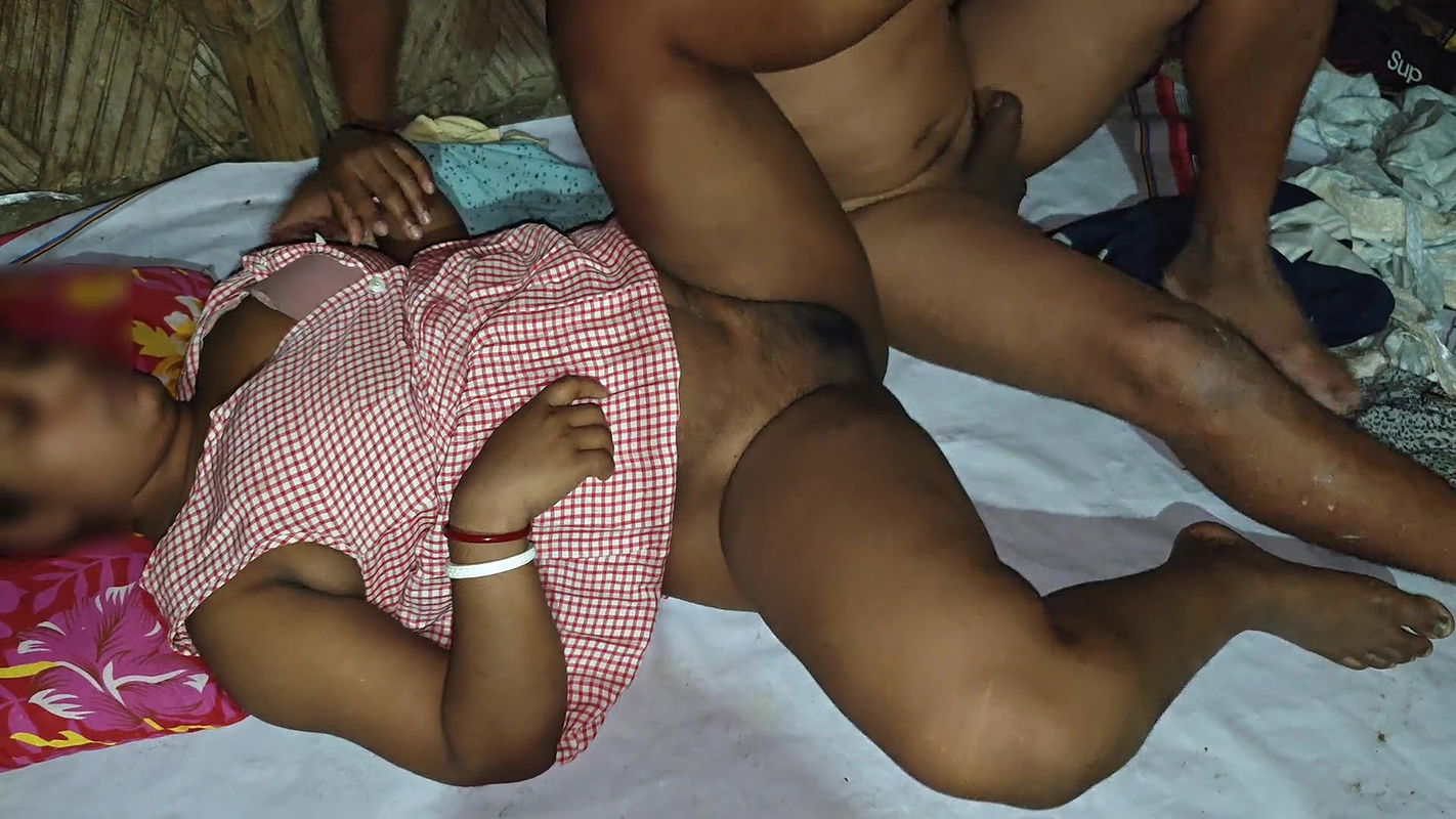 Desi hot village school girl fucking saliente with paint warkar