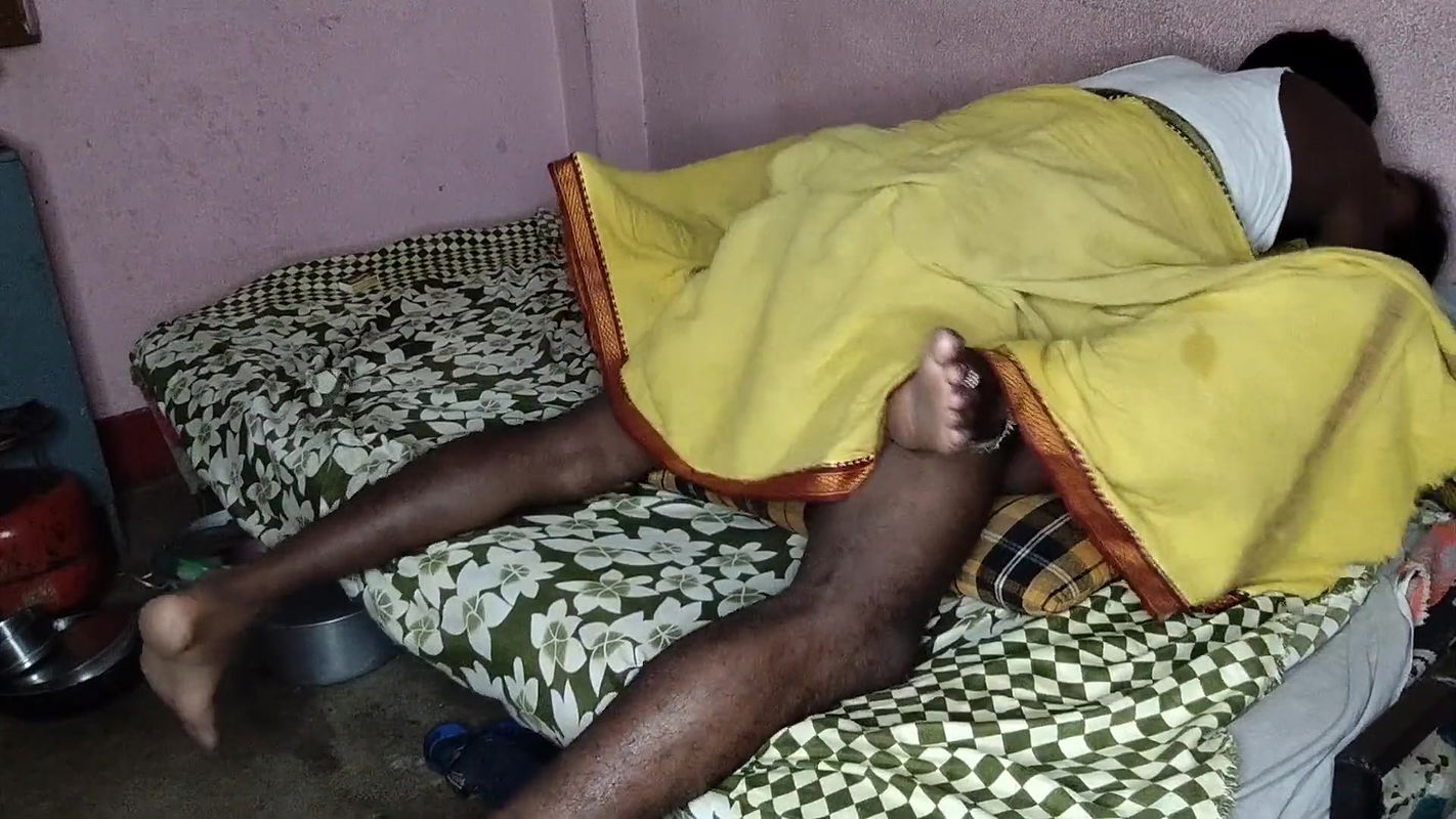 Gujrat Wali Bhabhi Ji Ko Raat Me Bohat Maje Se PeLa