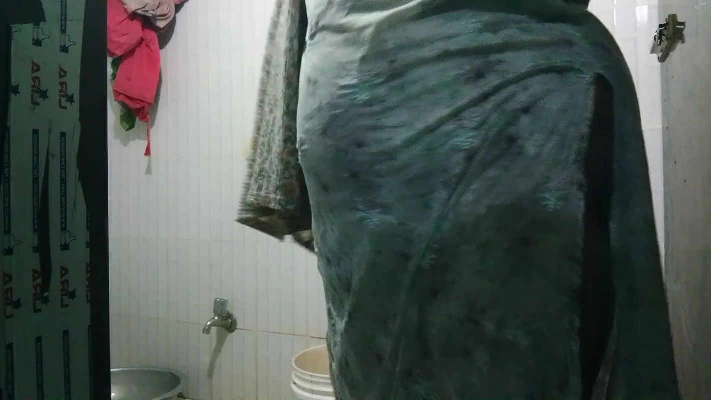 While the neighbor’s beautiful sister-in-law was showering, her brother-in-law was fucking doggy style and fucking her pussy