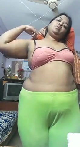 Mature Desi Bhabhi Fingering