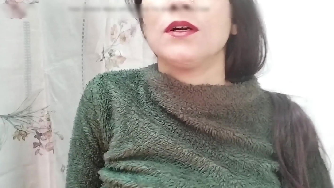 Aunty ka big boobs daba kar pel diya