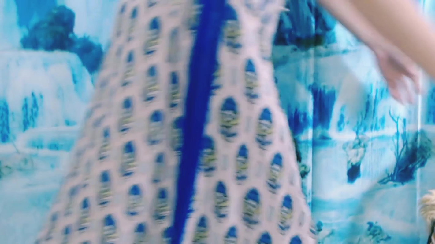 Gorgeous Beautiful with Long-legs Shows Ass