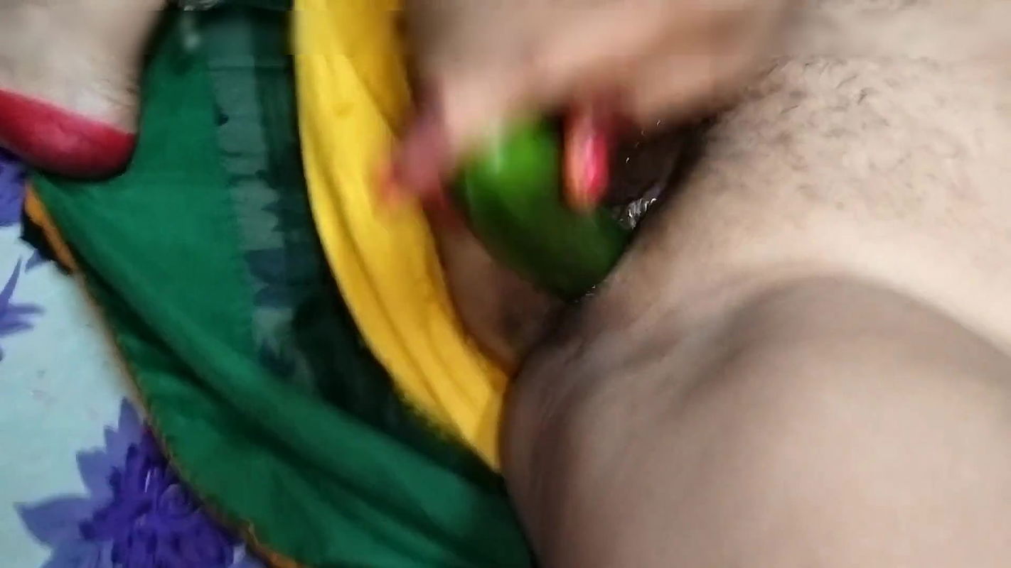 Bangladeshi woman masturbates herself in husband’s toilet