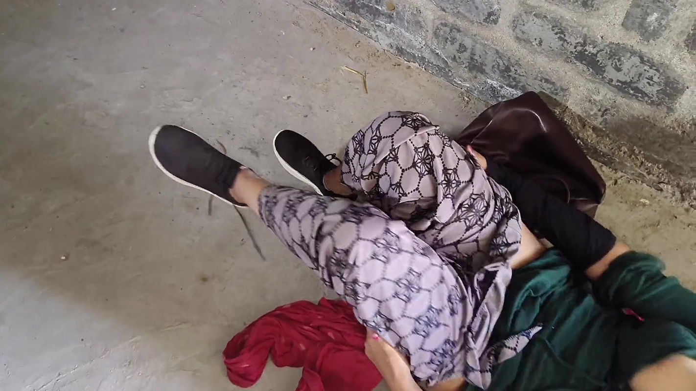 Indian Girl Fucked by Contractor , Watch free desi HD Village Hindi sex video