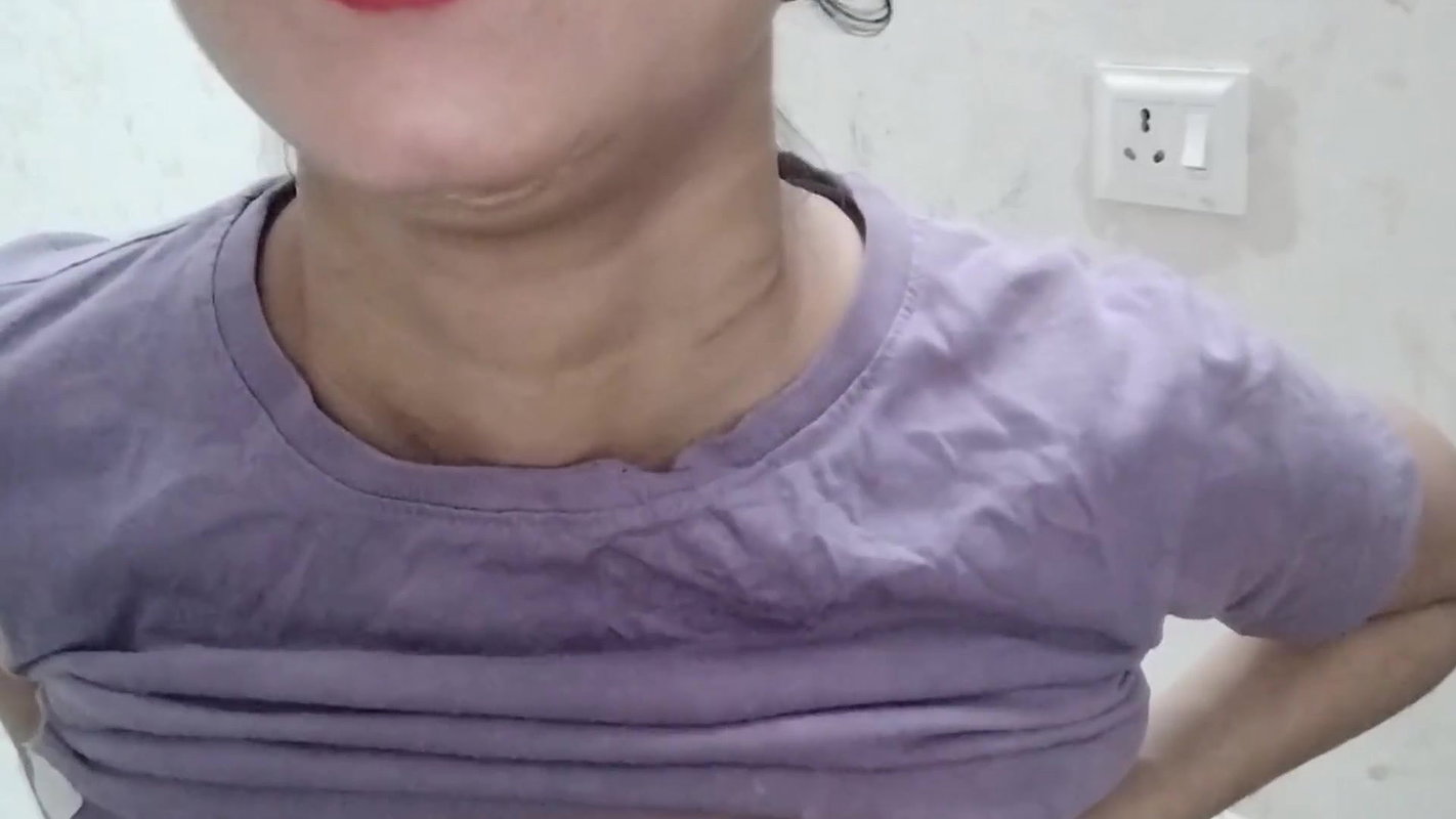 Bhabhi ko gandi video dikha kar step sister ko nanga kar pela
