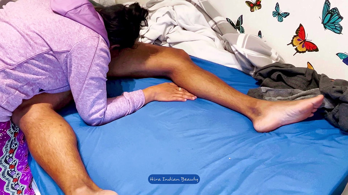 Desi MILF’s Sensual Penis Massage & Handjob Tutorial – Pleasure Your Husband Like a Pro – Indian Couple Intimacy