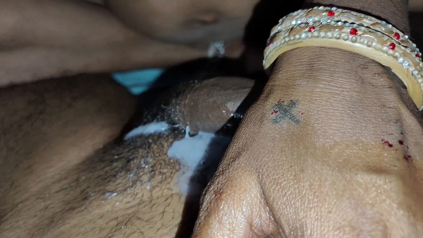 Indian Homemade Wife Massage Husband Cock In Oil And Handjooj Cumshort Bhabhi Cum Village Husband Wife Cum Bihar Sexy Wife